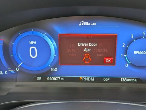 Used 2020 Ford Escape Titanium AWD/4WD image 31