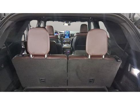 Used 2020 Ford Explorer Platinum w/ Premium Technology Package image 22