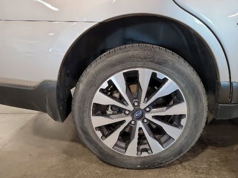 Used 2015 Subaru Outback 2.5i Limited AWD/4WD image 12