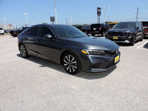 Used 2024 Honda Civic EX-L image 3