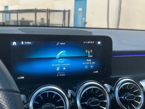 Used 2023 Mercedes-Benz GLB 250 image 25