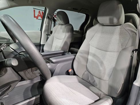 Used 2024 Toyota Sienna LE image 24