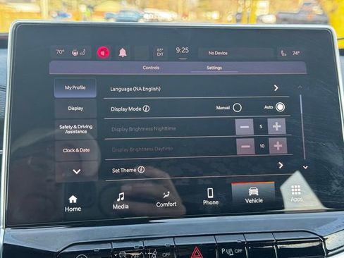 Used 2023 Jeep Compass Limited image 31