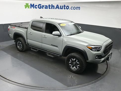 Used 2022 Toyota Tacoma TRD Off-Road AWD/4WD image 3