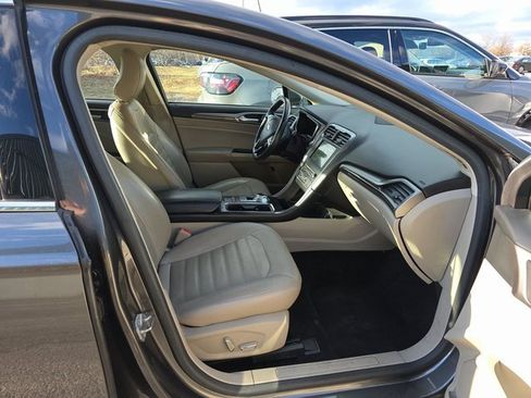 Used 2018 Ford Fusion SE w/ Equipment Group 602A image 9