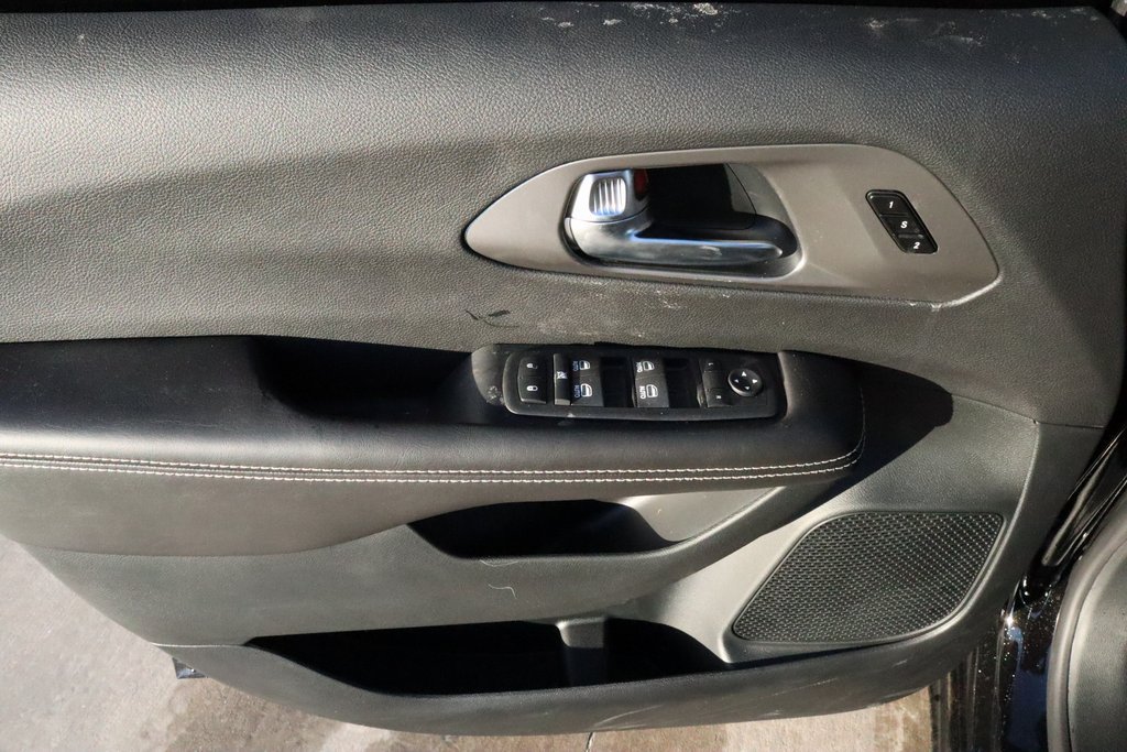 New 2026 Chrysler Pacifica Select FWD image 16