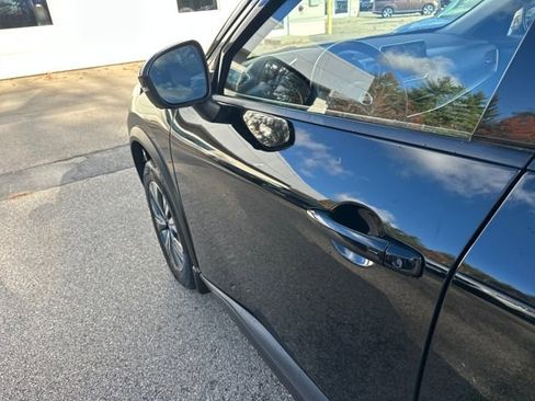 Used 2021 Nissan Rogue SV w/ Premium Package image 12