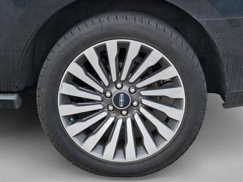 Used 2019 Lincoln Navigator Reserve AWD/4WD image 9