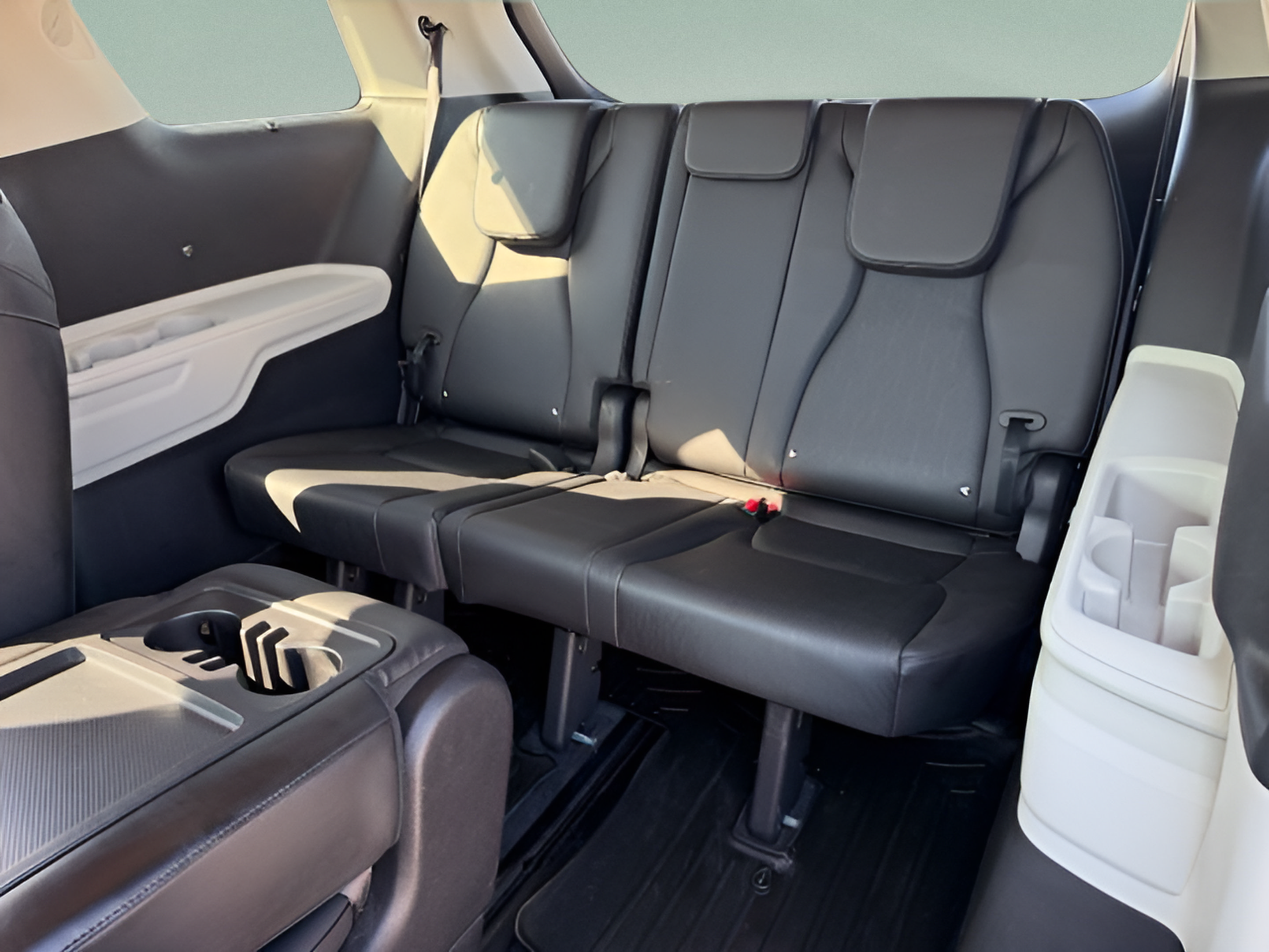 Used 2022 Kia Carnival EX FWD image 25