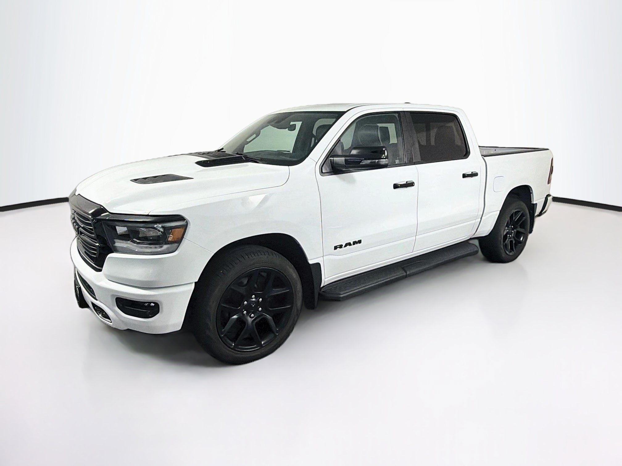 Used 2023 RAM 1500 Laramie AWD/4WD image 3