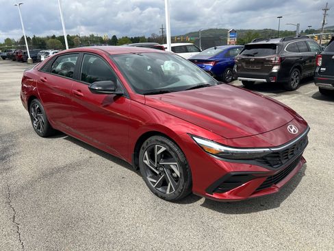 Used 2025 Hyundai Elantra Sport FWD image 2