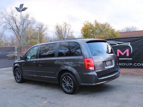 Used 2017 Dodge Grand Caravan GT FWD image 3