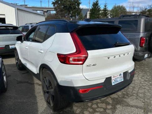 Used 2023 Volvo XC40 Recharge Ultimate image 9