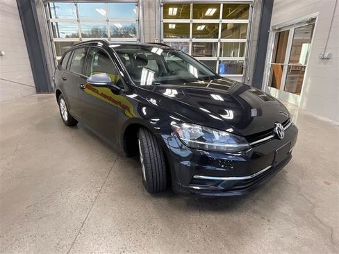 Used 2019 Volkswagen Golf S image 7