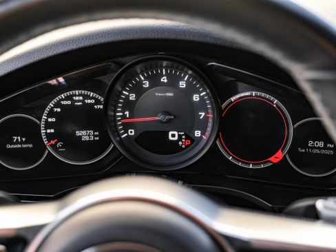 Used 2020 Porsche Cayenne image 18