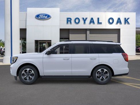 New 2026 Ford Expedition Active image 3