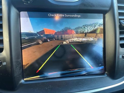 Used 2017 Chrysler 300 C image 17