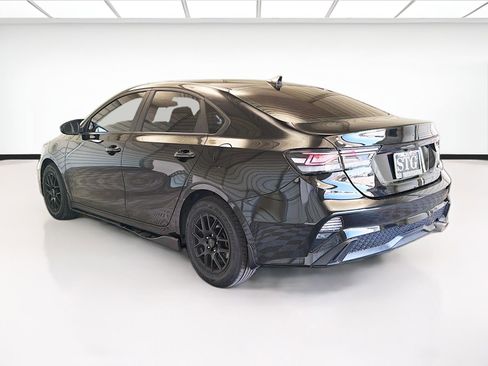 Used 2023 Kia Forte LX image 6