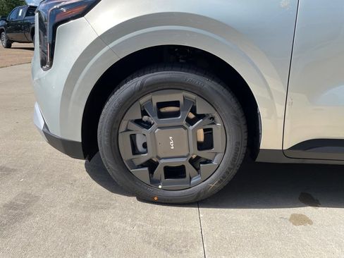 New 2026 Kia Carnival EX FWD image 16