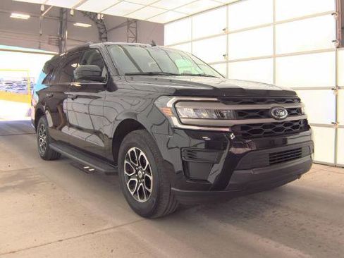 Used 2024 Ford Expedition Max XLT RWD image 3
