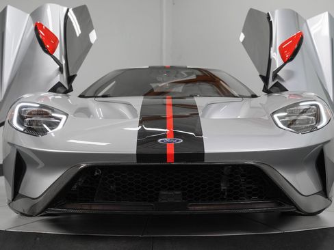 Used 2019 Ford GT RWD image 17