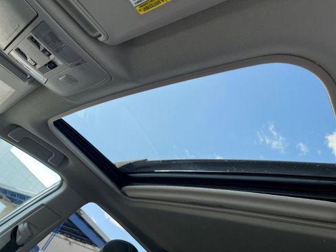 Used 2018 Toyota RAV4 XLE AWD/4WD image 23
