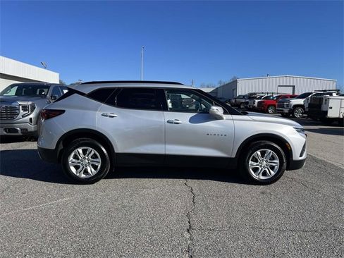 Used 2020 Chevrolet Blazer LT image 2