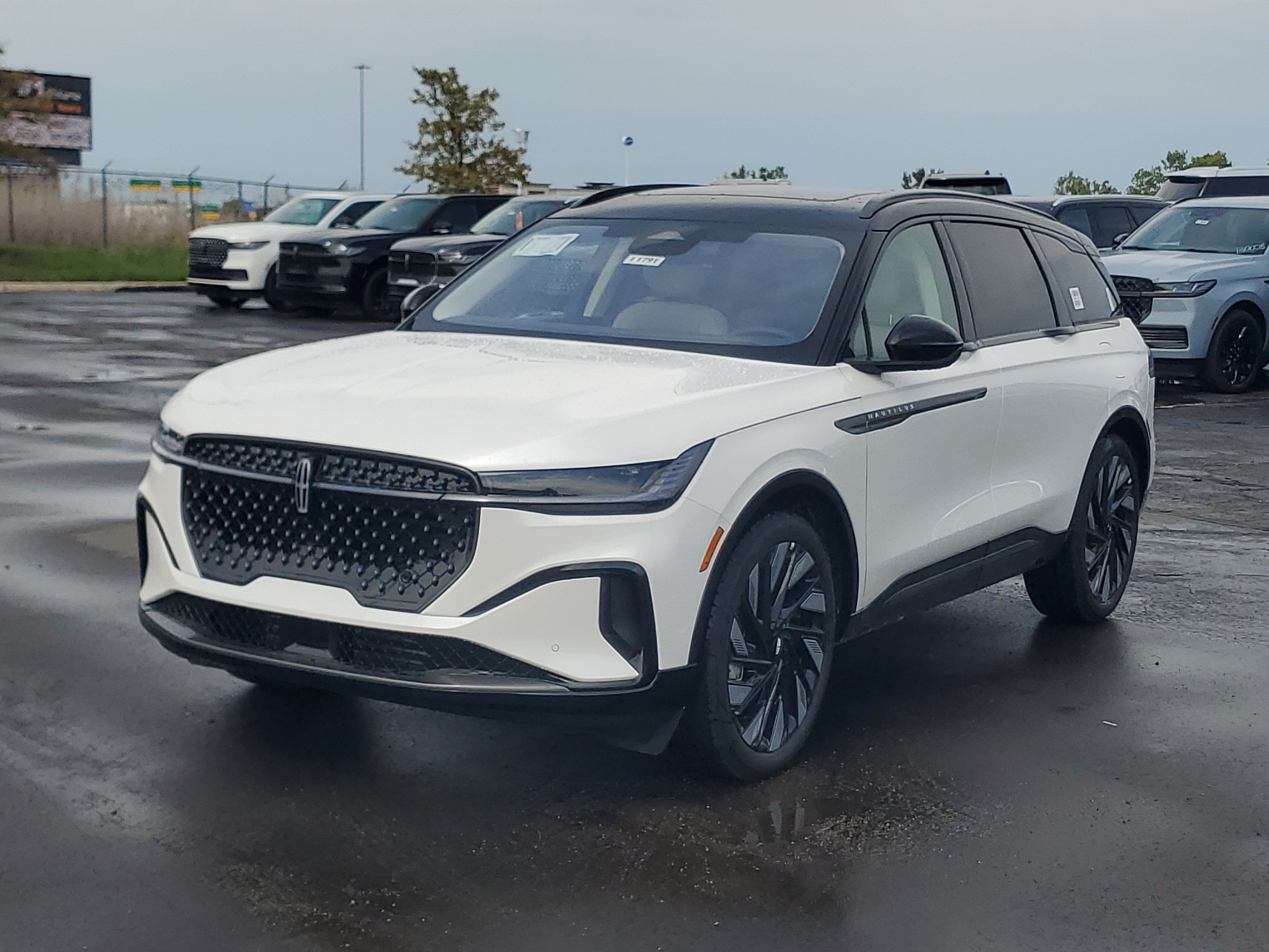 New 2026 Lincoln Nautilus Reserve AWD/4WD image 2