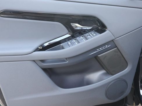 Used 2026 Land Rover Range Rover Evoque Dynamic SE image 9