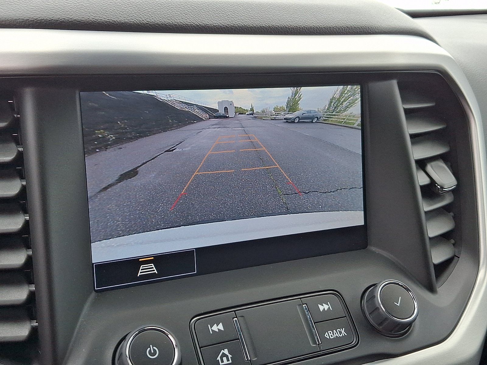 Used 2023 GMC Acadia SLE w/ Driver Convenience Package FWD image 20