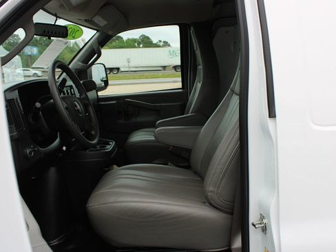 Used 2025 GMC Savana 2500 Extended w/ Driver Convenience Package RWD image 25