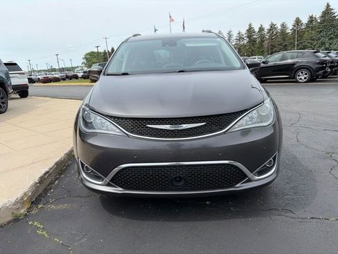 Used 2019 Chrysler Pacifica Touring-L Plus FWD image 3