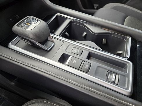 Used 2024 Nissan Pathfinder SV image 28