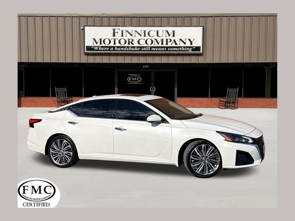 Used 2023 Nissan Altima 2.5 SL FWD image 1