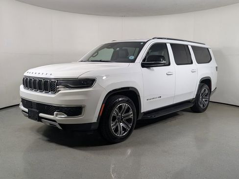 Used 2024 Jeep Wagoneer L Series II w/ Flexible Seating Group AWD/4WD image 3