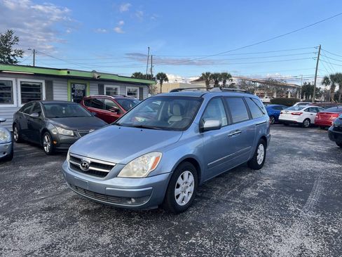 Used 2007 Hyundai Entourage Limited image 8