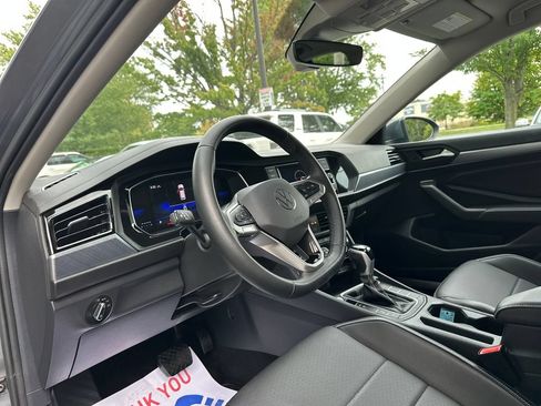 Certified 2023 Volkswagen Jetta SE FWD image 11