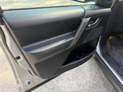 Used 2008 Land Rover LR2 SE image 17