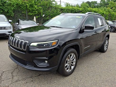 Used 2019 Jeep Cherokee Latitude Plus AWD/4WD image 3