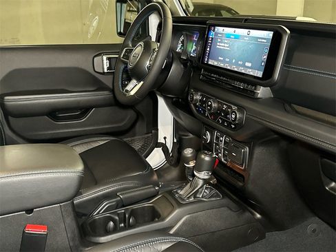 Used 2024 Jeep Wrangler High Altitude image 12