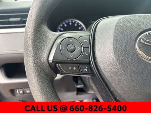 Used 2021 Toyota RAV4 XLE image 17