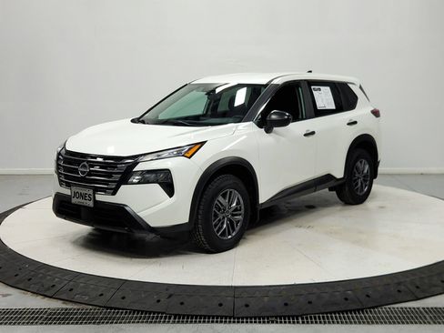 Used 2024 Nissan Rogue S AWD/4WD image 4