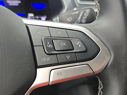 Certified 2024 Volkswagen Tiguan SE FWD image 19