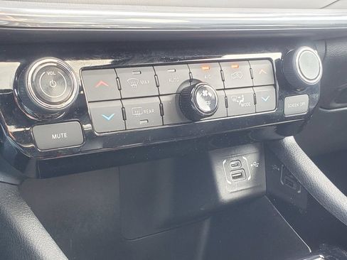Used 2023 Jeep Compass Limited w/ Sun and Sound Group AWD/4WD image 22