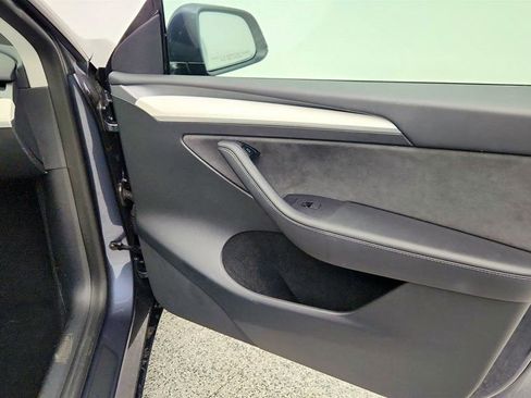 Used 2023 Tesla Model Y Long Range image 31