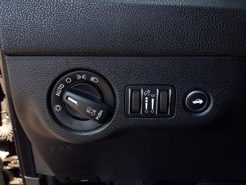 Used 2014 Chrysler 300 S w/ Light Group RWD image 11