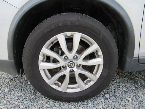 Used 2018 Nissan Rogue SV w/ Premium Package image 11