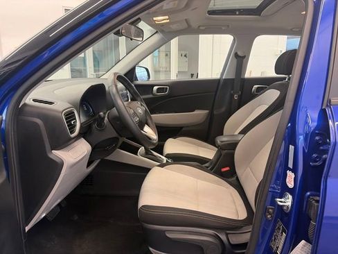 Used 2025 Hyundai Venue SEL FWD image 20