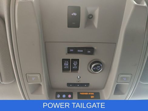 Used 2020 Cadillac Escalade Premium Luxury w/ Escalade Sport Edition image 31