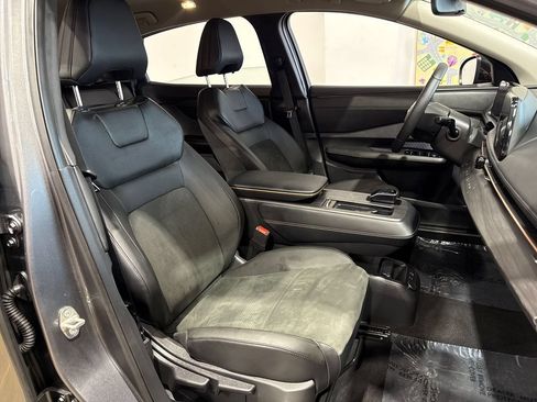 Used 2024 Nissan Ariya AWD image 65